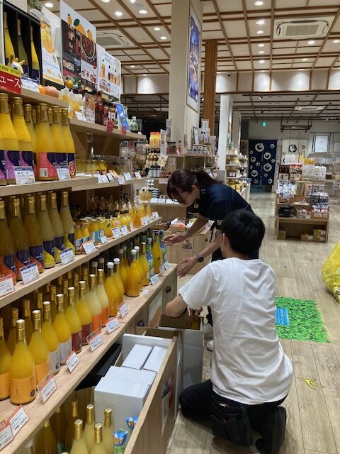 販売店での仕事風景