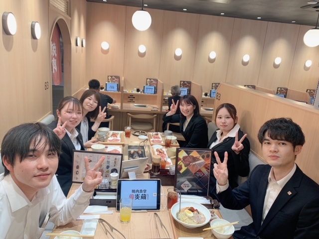食事会の風景